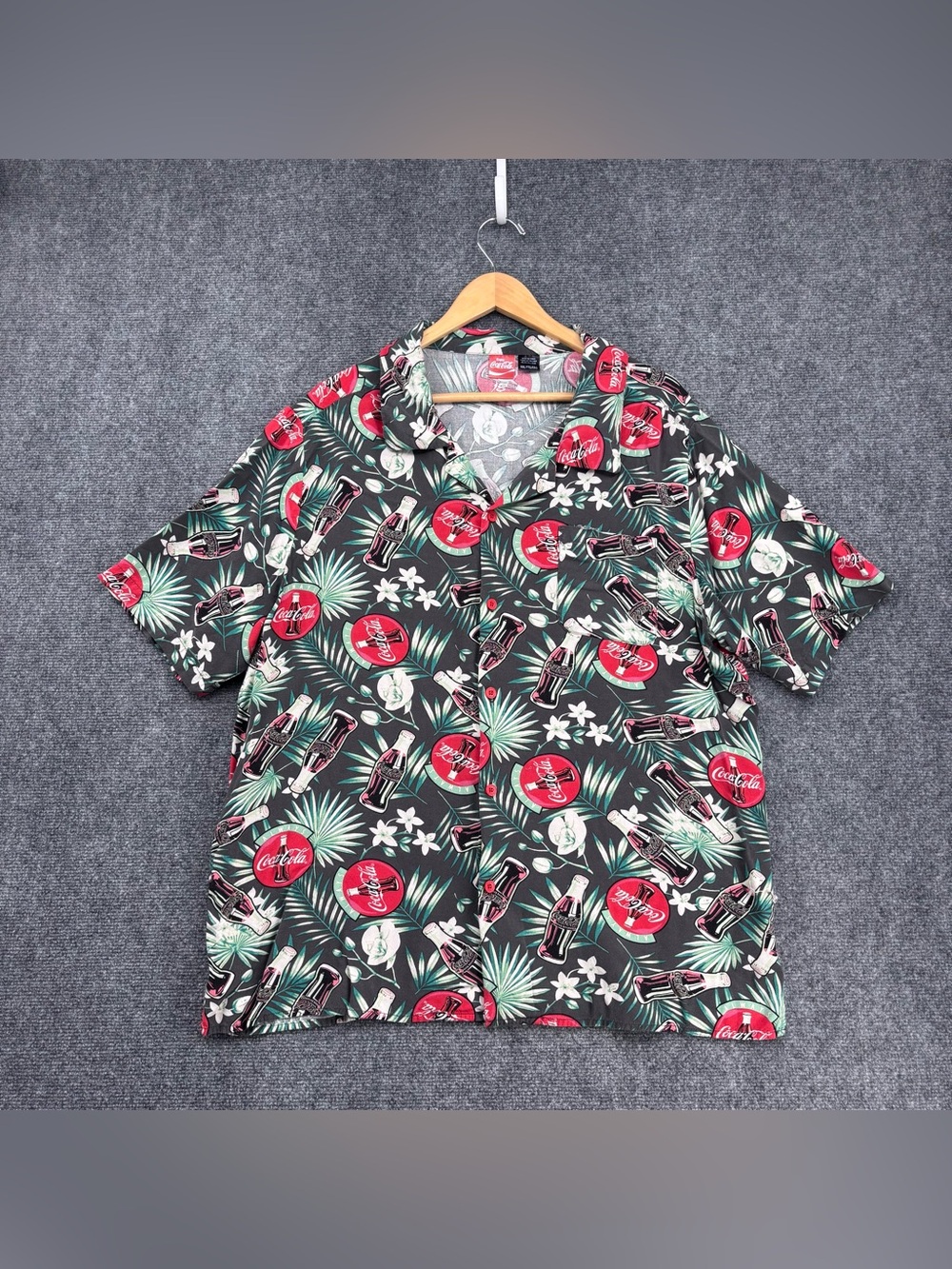Coca Cola Retro Americana Resortwear Hawaiian Short Sleeve Shirt Men’s XXL